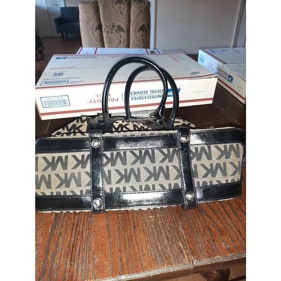 Michael Kors Black Tan Signature Logo Bag Purse Handbag  Medium Size Top Handle - Picture 5 of 11